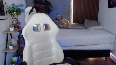 Snapshot of carla_parissii chatting on February 27, 2025, 6:42 pm Carla online show from February 27, 2025, 6:42 pm