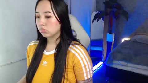 Snapshot of carla_parissii chatting on March 7, 2025, 12:45 pm Carla online show from March 7, 2025, 12:45 pm
