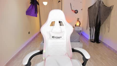 Alejandra online show from October 28, 2025, 1:53 am