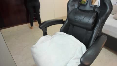 C A R L I N A online show from November 20, 2025, 12:16 pm