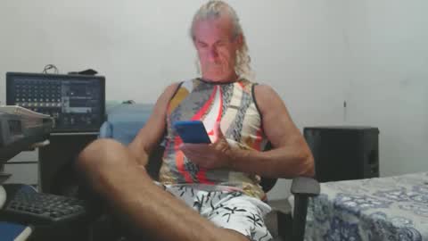 Snapshot of carlos2557 chatting on February 17, 2026, 10:27 pm carlos online show from February 17, 2026, 10:27 pm