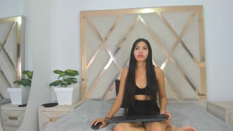 carlotaasm online show from March 23, 2026, 4:49 am