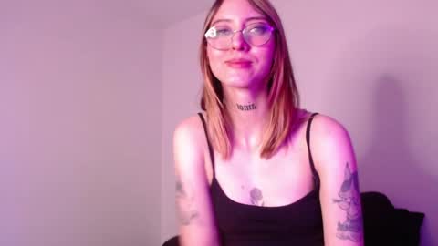 Snapshot of carmennrusso chatting on March 7, 2025, 1:20 am carmennrusso online show from March 7, 2025, 1:20 am