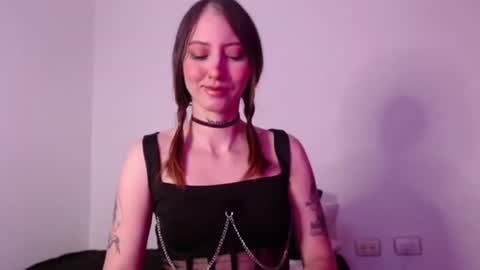 Snapshot of carmennrusso chatting on October 16, 2025, 9:38 pm carmennrusso online show from October 16, 2025, 9:38 pm