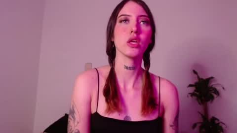 carmennrusso online show from November 28, 2025, 9:28 pm