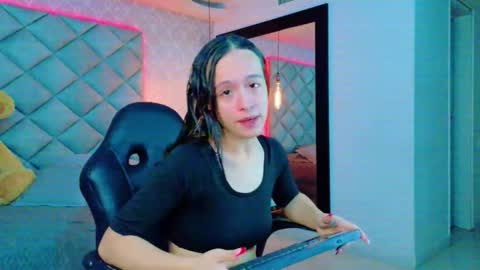caro_adams1 online show from December 15, 2025, 11:14 am
