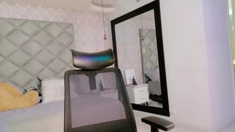 Snapshot of caro_adams1 chatting on February 5, 2026, 11:04 am caro_adams1 online show from February 5, 2026, 11:04 am