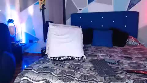 Carolin Moore online show from December 21, 2025, 5:20 pm