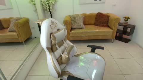 CAROLINA.  online show from April 10, 2026, 12:43 pm