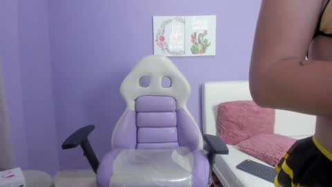 Snapshot of carolina_latinlady chatting on January 29, 2025, 11:35 pm Carolina online show from January 29, 2025, 11:35 pm