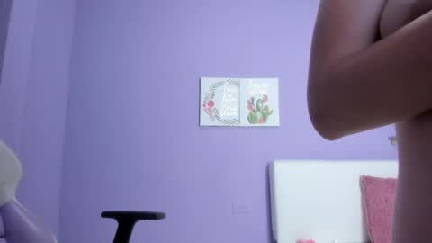 Snapshot of carolina_latinlady chatting on February 13, 2025, 11:15 pm Carolina online show from February 13, 2025, 11:15 pm