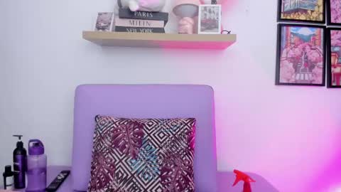 Snapshot of carolina_latinlady chatting on October 1, 2025, 8:59 pm Carolina online show from October 1, 2025, 8:59 pm