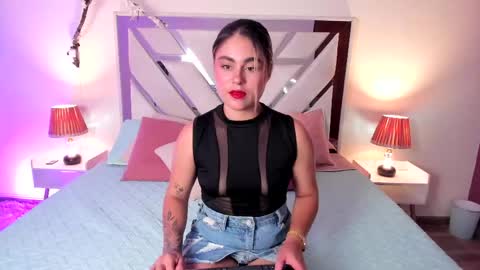 carolina_torres25 online show from April 18, 2026, 8:09 pm