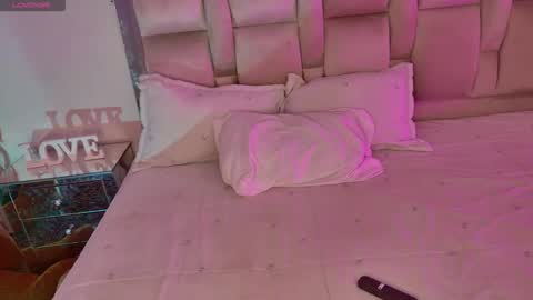 caroline online show from November 25, 2025, 4:56 am