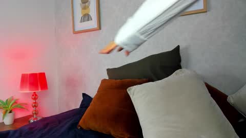  Caroline  online show from October 17, 2025, 11:35 am