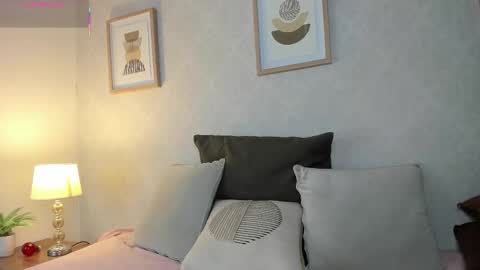  Caroline  online show from October 25, 2025, 11:40 am