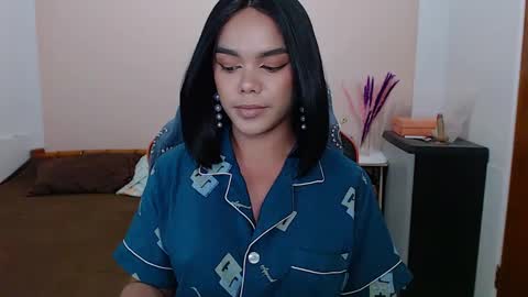 caroline_east online show from February 5, 2025, 1:54 pm