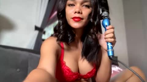 caroline_east online show from April 4, 2026, 12:42 am