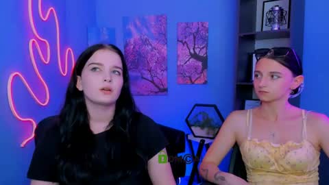 Snapshot of caroline_honeyy chatting on May 22, 2026, 11:38 am Caroline online show from May 22, 2026, 11:38 am