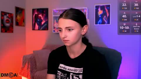 Snapshot of caroline_honeyy chatting on June 13, 2026, 7:34 pm Caroline online show from June 13, 2026, 7:34 pm