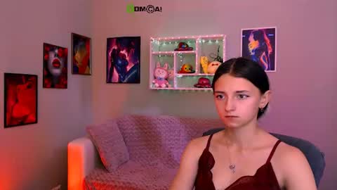 Snapshot of caroline_honeyy chatting on June 16, 2026, 9:34 am Caroline online show from June 16, 2026, 9:34 am