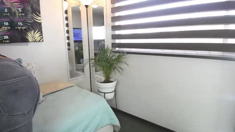 C A R O L I N E online show from January 17, 2025, 2:28 pm