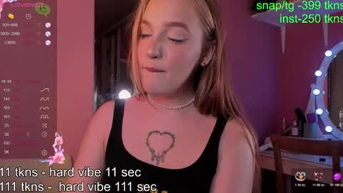 Caro online show from November 7, 2025, 10:43 pm