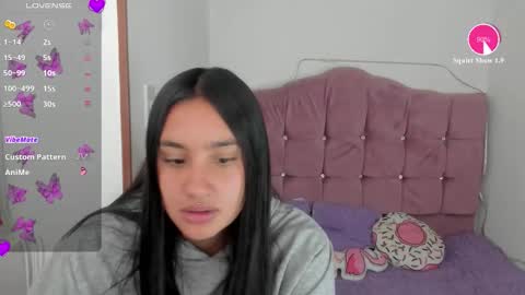 caroline_rodriguez_9 online show from November 25, 2025, 11:32 am