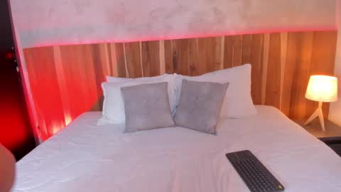 Caroline online show from November 17, 2025, 6:46 pm