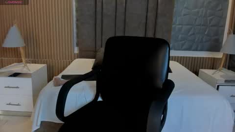 Snapshot of carolinemiller1 chatting on November 22, 2025, 8:57 am Caro online show from November 22, 2025, 8:57 am