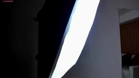 Snapshot of carolinemiller1 chatting on November 29, 2025, 11:35 am Caro online show from November 29, 2025, 11:35 am