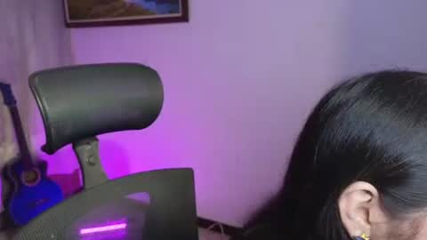 kitty online show from November 10, 2025, 2:43 am