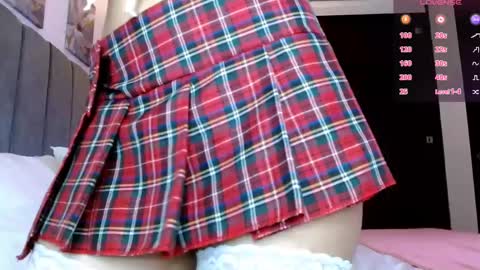 Snapshot of carolynamuzgui chatting on February 13, 2025, 12:54 pm Carolinne online show from February 13, 2025, 12:54 pm