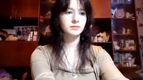 Mila online show from November 29, 2025, 12:41 pm