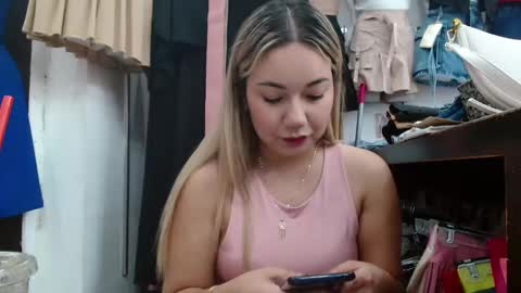 Snapshot of caroo0615 chatting on October 20, 2025, 11:27 pm caroo0615 online show from October 20, 2025, 11:27 pm