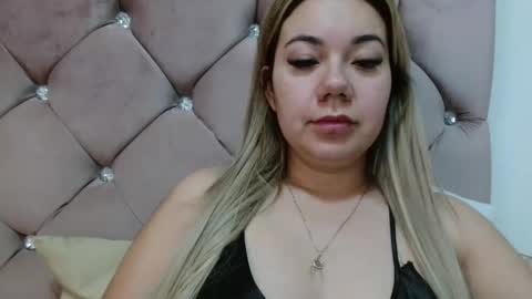 Snapshot of caroo0615 chatting on October 28, 2025, 4:20 pm caroo0615 online show from October 28, 2025, 4:20 pm