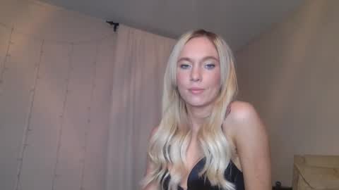 Snapshot of caseygirl6879 chatting on October 6, 2025, 2:42 am Casey Lakes online show from October 6, 2025, 2:42 am