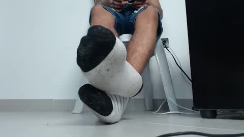 cash_master777 online show from December 5, 2025, 2:31 am