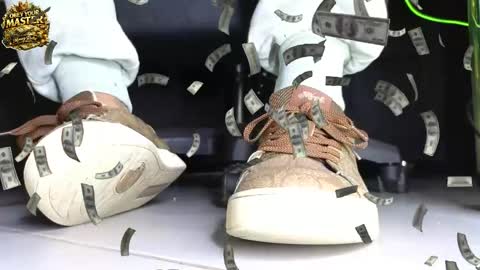 Snapshot of cash_master777 chatting on May 26, 2026, 6:42 am cash_master777 online show from May 26, 2026, 6:42 am