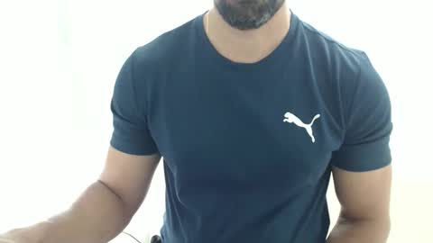 Snapshot of cashmastermuscle77 chatting on February 4, 2026, 11:05 am cashmastermuscle77 online show from February 4, 2026, 11:05 am