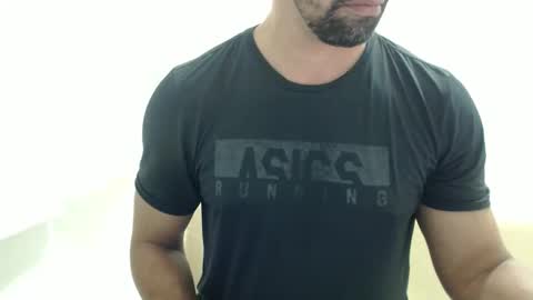 Snapshot of cashmastermuscle77 chatting on February 19, 2026, 10:39 pm cashmastermuscle77 online show from February 19, 2026, 10:39 pm