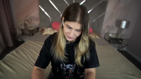 Snapshot of cassandragood chatting on February 5, 2025, 10:51 am Lena online show from February 5, 2025, 10:51 am