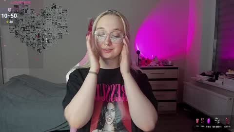 Cassie Rosss online show from December 20, 2024, 1:25 am