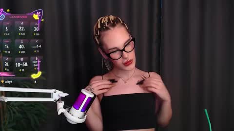 Snapshot of cassiemich chatting on December 17, 2025, 11:27 am Cassie online show from December 17, 2025, 11:27 am