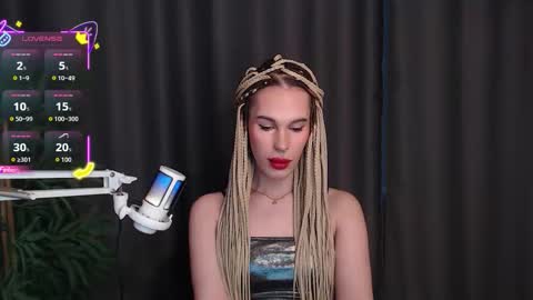 Snapshot of cassiemich chatting on December 19, 2025, 8:43 am Cassie online show from December 19, 2025, 8:43 am