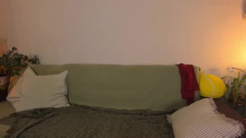  cassandra  online show from February 6, 2026, 7:39 pm