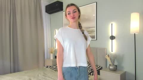 Snapshot of casual_blonde chatting on February 18, 2026, 7:15 am For friends Kira online show from February 18, 2026, 7:15 am