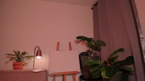 Loren online show from March 11, 2025, 11:59 pm