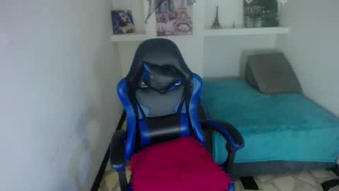 C A T A L E H I A online show from November 3, 2025, 7:48 pm