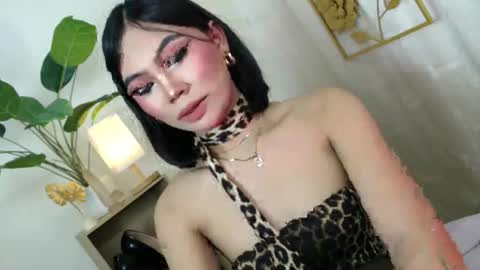 CatalenaX online show from September 14, 2025, 3:22 pm